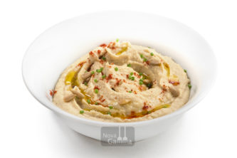 Comprar Hummus de Garbanzos y Pipas es un plato vegetariano con múltiples opciones de presentación. Frío o templado. De cremosidad untuosa, y aromas suaves.